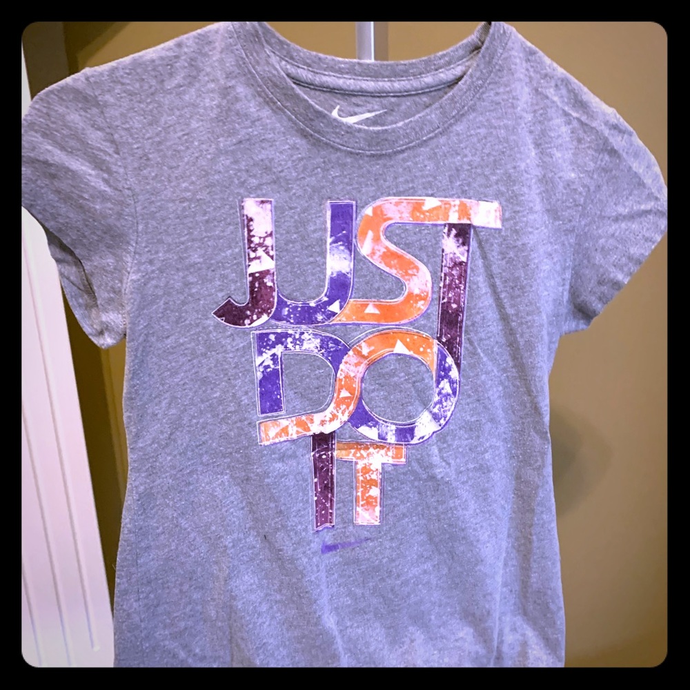 Girls M Nike Just do it tee
